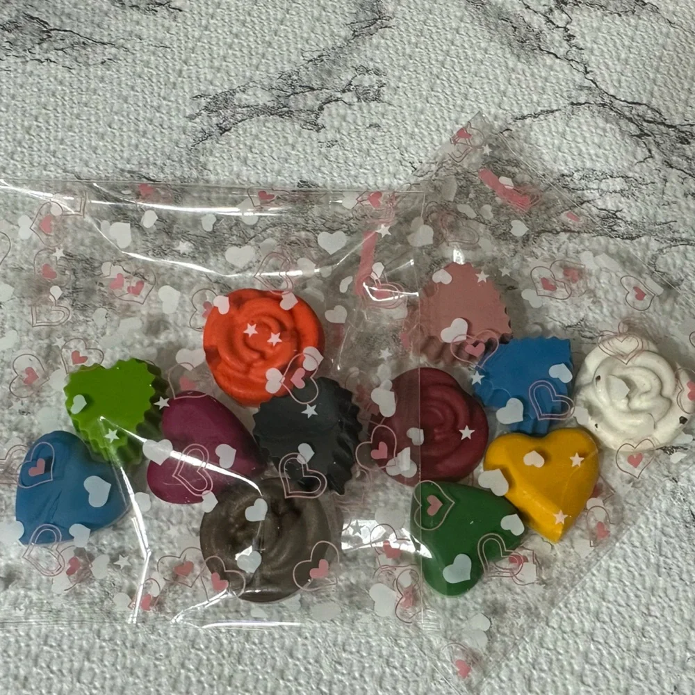 6pack handmade Valentine shaped Crayons (valentines candy shape)